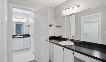 700 Hampton Cir 8, Aurora, OH 44202