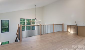 6 Dailey Dr, Asheville, NC 28801