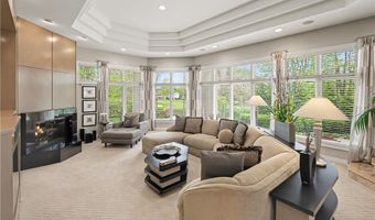 520 Bristol Dr, Aurora, OH 44202