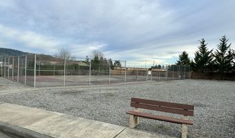 801 BROOKHAVEN Dr, Brookings, OR 97415