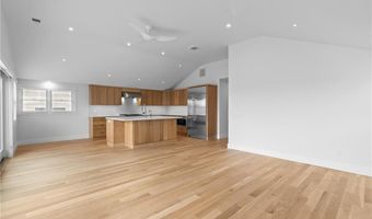 76 Warren Ave, Middletown, RI 02842