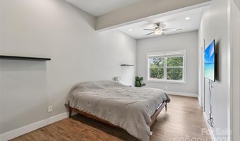 8 Apple Ln, Asheville, NC 28804