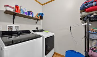 625 Mcgrath Pond Rd, Belgrade, ME 04917