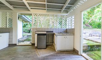 16 HAAHEO Rd, Hilo, HI 96720