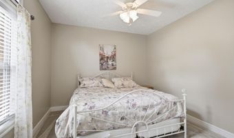 1027 Nickolas St, Aurora, MO 65605