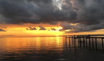 66 8th St, Apalachicola, FL 32320