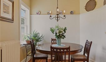 30 Boulevard, Middletown, RI 02842