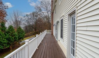 853 Oxford St S, Auburn, MA 01501