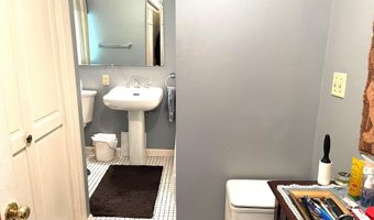 17 James St, Bangor, ME 04401