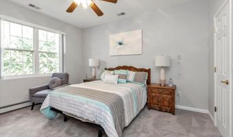 6 Sarah Ct, Amityville, NY 11701