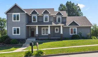 923 S 10th St, Adel, IA 50003