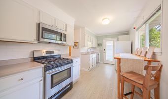 2104 S Circle Dr, Ann Arbor, MI 48103