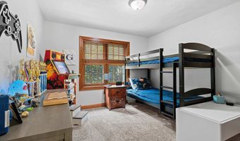 3901 N MILLWOOD Dr, Appleton, WI 54913