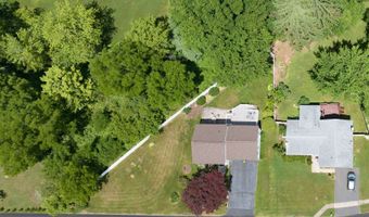 4 Lee Cir, Bloomfield, CT 06002