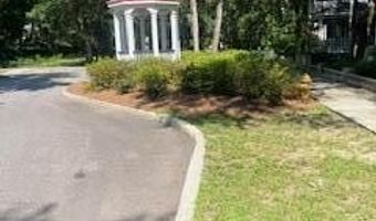 25 Newpoint Rd, Beaufort, SC 29907