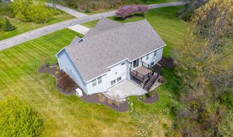 5730 Summerset Woods Dr, Alto, MI 49302