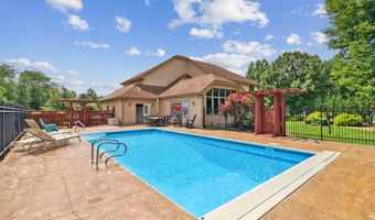 32335 Wildwood Dr, Adel, IA 50003
