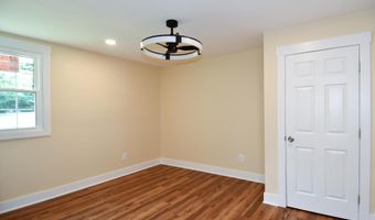 5523 HALWIS St, Alexandria, VA 22303