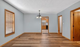 134 W College St, Aurora, MO 65605