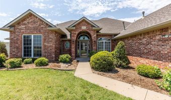 506 Fieldcrest Dr, Chickasha, OK 73018