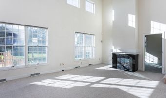 4 Hilander Dr, Albany, NY 12211