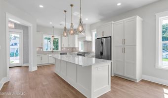 412 Main St, Bay St. Louis, MS 39520