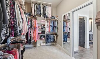 4261 Lakeshore Dr, Basehor, KS 66007