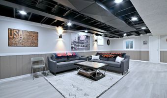 1350 W Barnwall Dr, Addison, IL 60101
