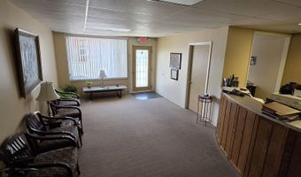 22 W 8th St, Anderson, IN 46016
