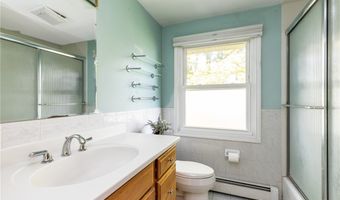24 Glenbourne Ct, Amherst, NY 14221