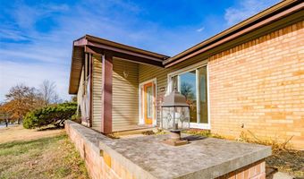 507 Glenmeadow Dr, Ballwin, MO 63011