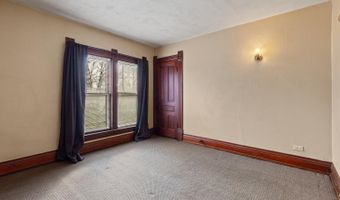 907 E Hunt St, Adrian, MI 49221