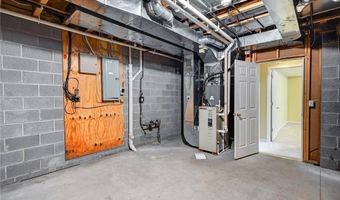 500 Glen Hollow Cir, Aurora, OH 44202
