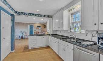 911 Middletown Lincroft Rd, Middletown, NJ 07748