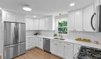 21 Hope Hill Ter, Cranston, RI 02921