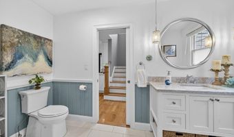 42 Windsor St, Jamestown, RI 02835