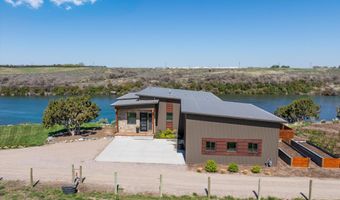 256 Snake River Dr, American Falls, ID 83211