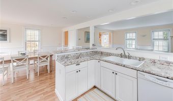 40 Holland St, Newport, RI 02840