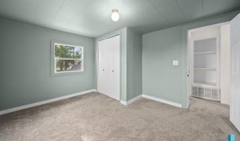 606 N 3rd St, Beresford, SD 57004