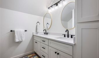 1004 Robin Haven Dr, Bentonville, AR 72712
