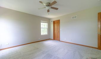 2636 Pondview Dr, Algonquin, IL 60102