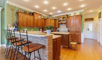 708 Town And Country Dr, Adel, GA 31620