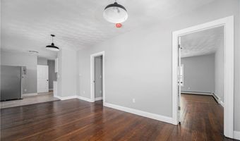 92 Spring St, Lincoln, RI 02838