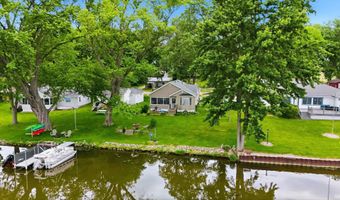 2948 E Skinner Lake N Dr, Albion, IN 46701