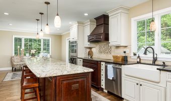 78 Deer Run Dr, Colchester, CT 06415