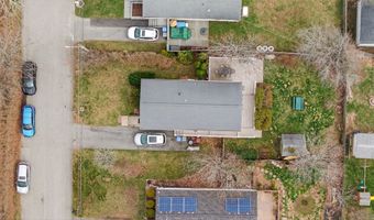 22 Connecticut Ave, Middletown, RI 02842