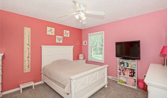 565 Walnut Ridge Trl, Aurora, OH 44202