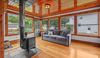 27 Center St, Algonquin, IL 60102