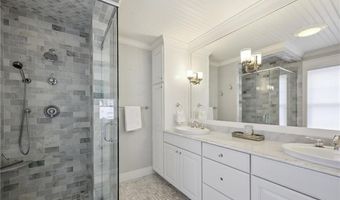 67 Caswell St, Narragansett, RI 02882