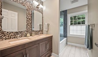 2 Independence Dr, Aberdeen, NJ 07747